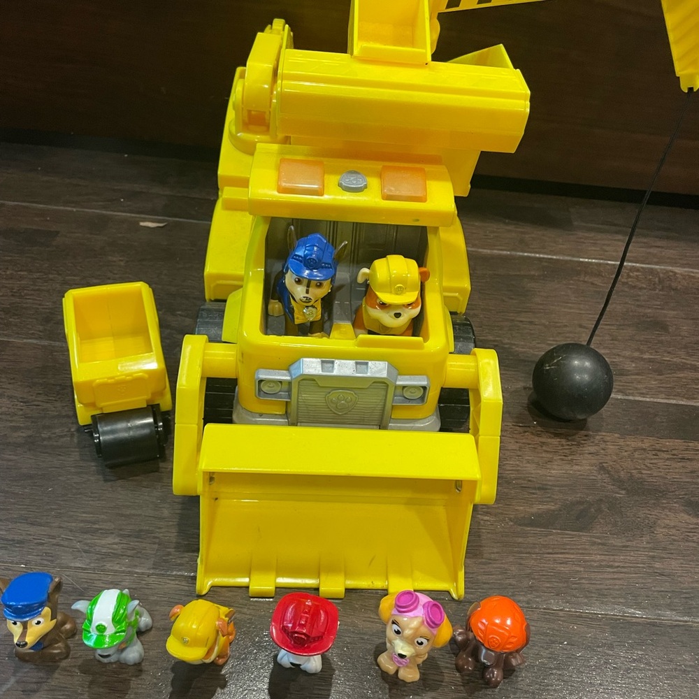Paw Patrol Yellow and Blue Action Figures Playset